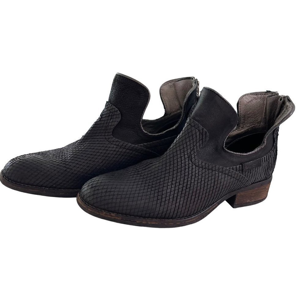 Freeman T. Porter Womens Moto Booties Size 9 Black Textured Leather Zipper Back